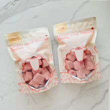 Load image into Gallery viewer, LOOPY PAWS Freeze-Dried Crispy Goat Yogurt - Cranberry

