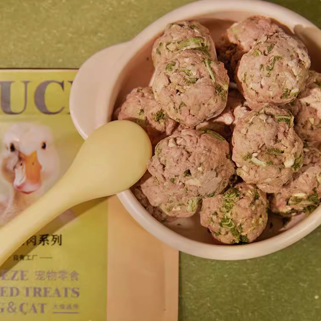 FREDY Freeze-dried Treats for Dogs & Cats - Duck Meatballs