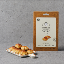 Load image into Gallery viewer, 【2023 Jan 10】BOWWOW Handmade Croissant Dog Snacks
