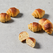 Load image into Gallery viewer, 【2023 Jan 10】BOWWOW Handmade Croissant Dog Snacks
